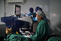 东南眼科医院为见义勇为英雄子女照亮警校梦