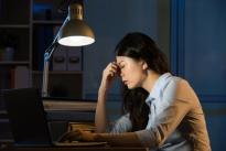 常年熬夜脸黄暗沉，用什么精华去黄效果快？答案在这瓶里